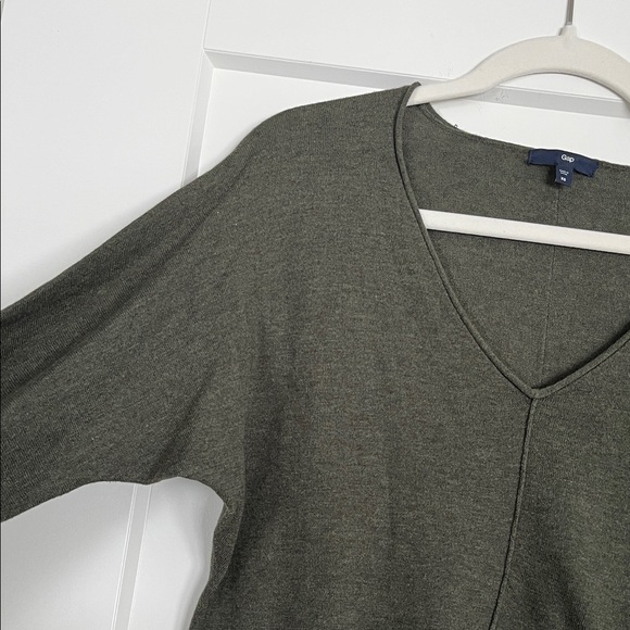 GAP Olive Green Women's V-Neck Sweater - Size XS - Like new - Picture 4 of 9